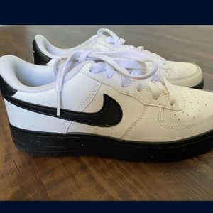 Air Force 1 Low “ White Black Sole” size 7.5